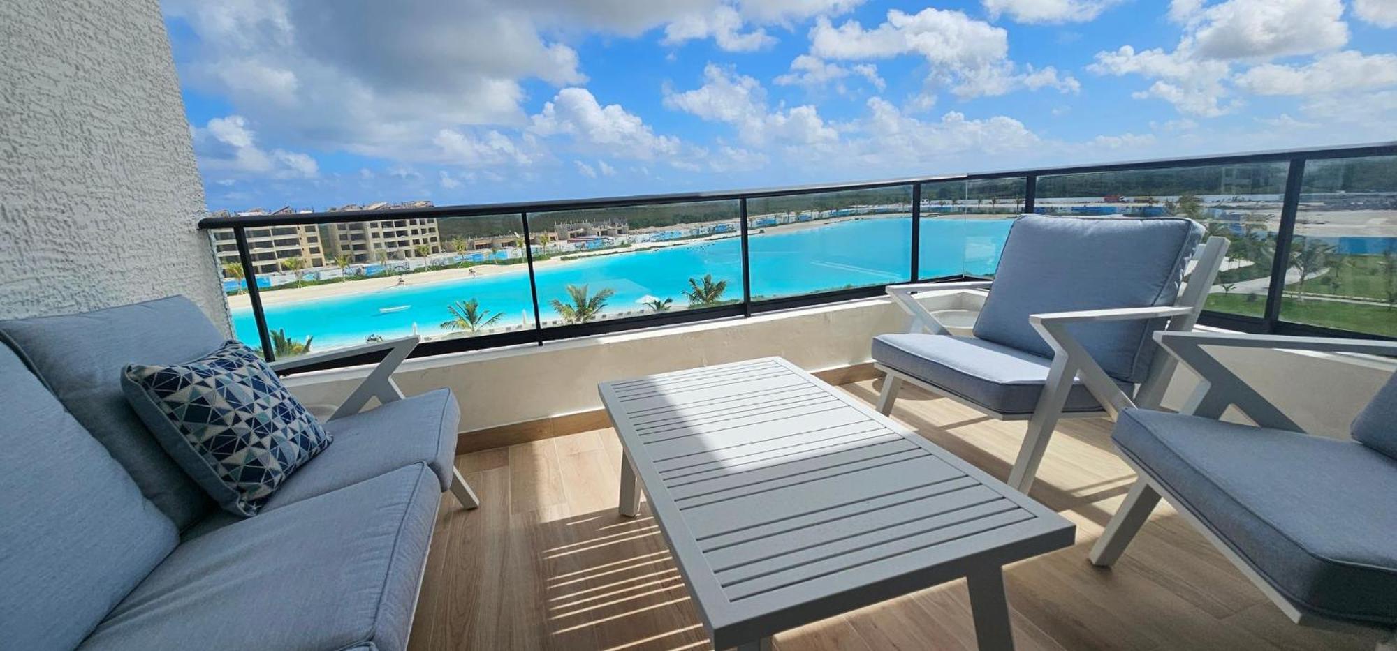 The Spacious 2 Bedroom 2 Bath On Floor With Stunning Views Apartment